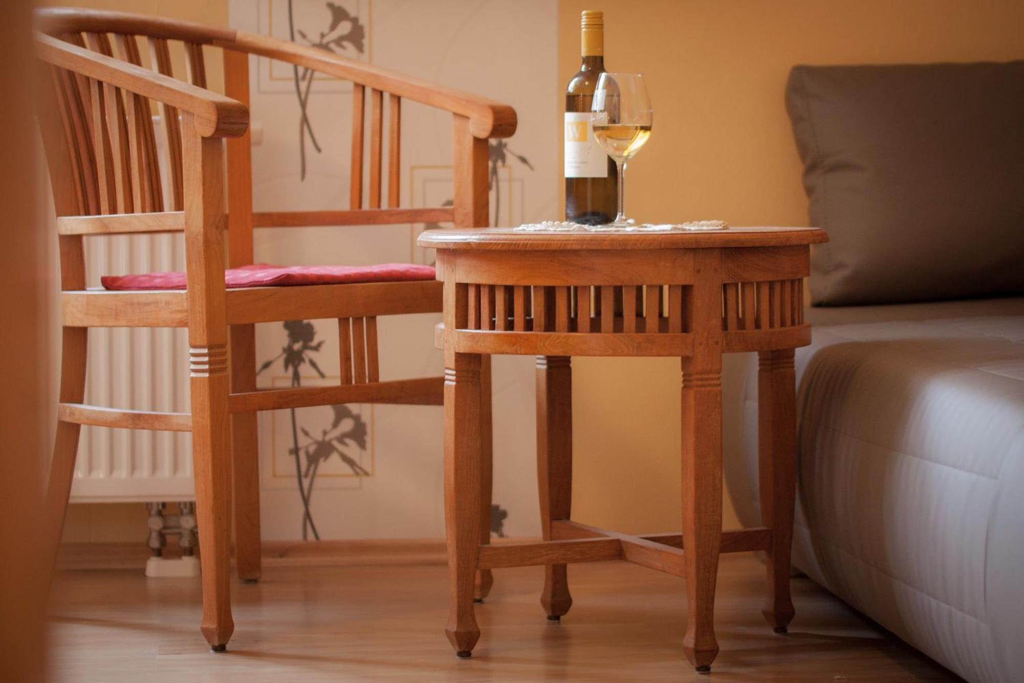Weingut Weinstube Weinhotel Wolf Harxheim 外观 照片