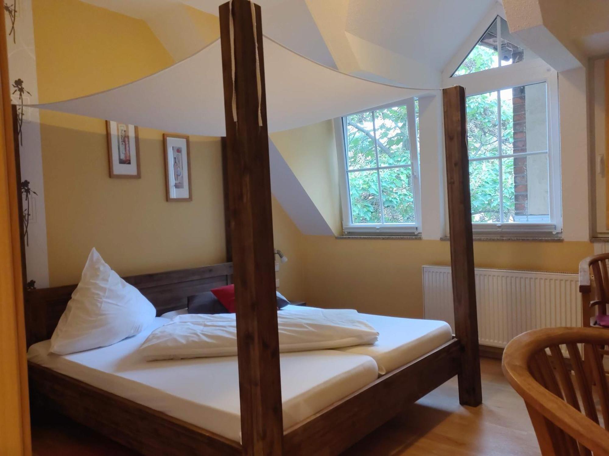 Weingut Weinstube Weinhotel Wolf Harxheim 外观 照片
